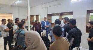 بحضور مجموعة من الطلبة في الدائرة الثقافية العراقية ، مناقشة القضايا العالقة في جامعة آزاد فرع إصفهان